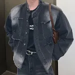 Jaqueta Jeans Masculina Retro Lavada, Desfiada e Barra Desfiada – Estilo Vintage e Conforto para o Homem — foto 6