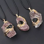 Collier irrégulier avec pendentif en cristal multicolore et pierre dorée surdimensionnée, accessoire de mode unique — photo 12
