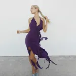 Vestido feminino fashion com decote halter sem costas e cor sólida irregular. Design moderno e elegante, perfeito para realçar sua beleza. — foto 11