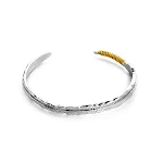 Pulseira Crater Design Bump Fashion Adicione um toque de estilo com esta pulseira única. Design de relevo que eleva seu look. Conforto e elegância em uma só peça. — foto 5