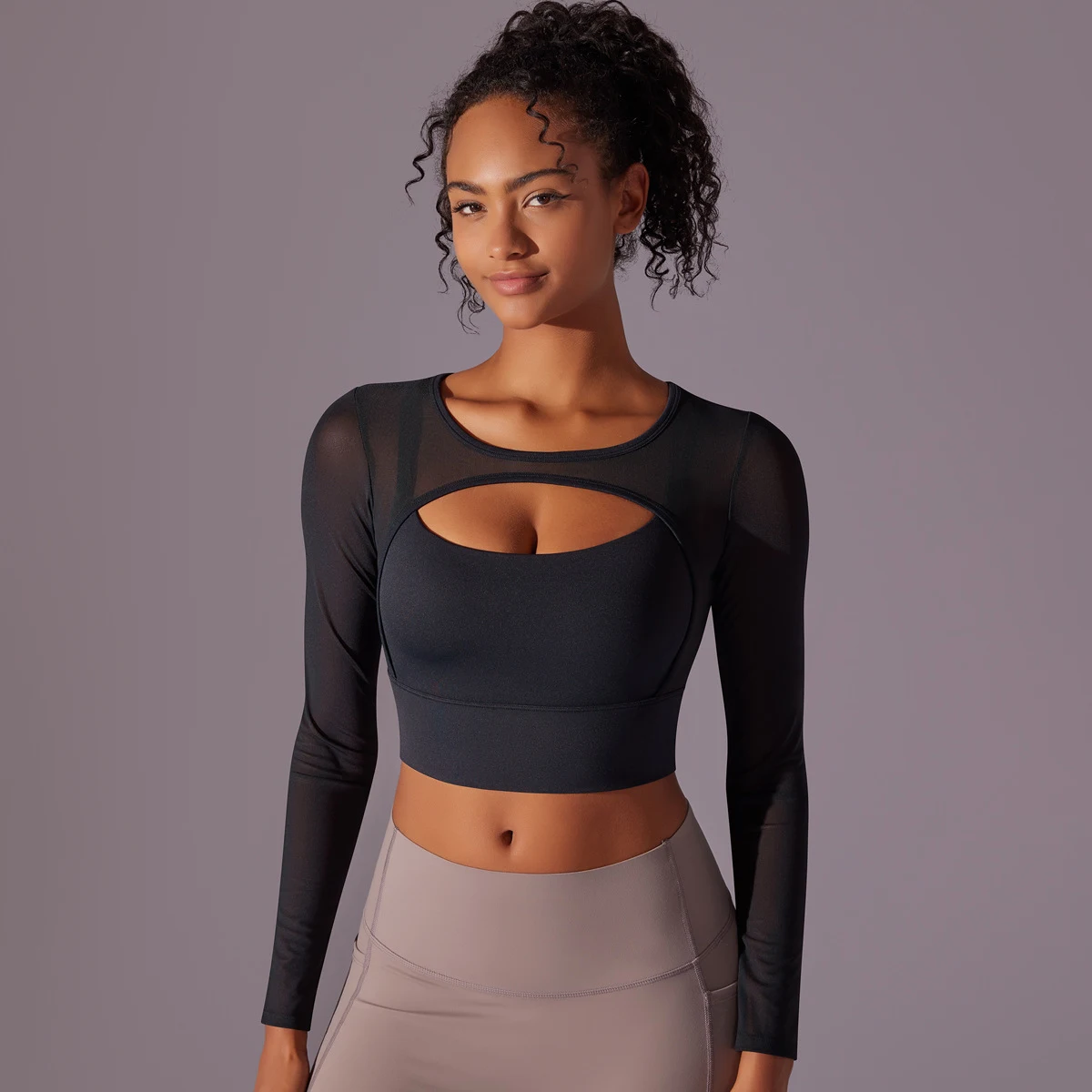 Roupa de yoga casual feminina com tela Manga longa e bojo Perfeita para treinos confortáveis e estilosos Oferece suporte e respirabilidade Design moderno e funcional — foto 14