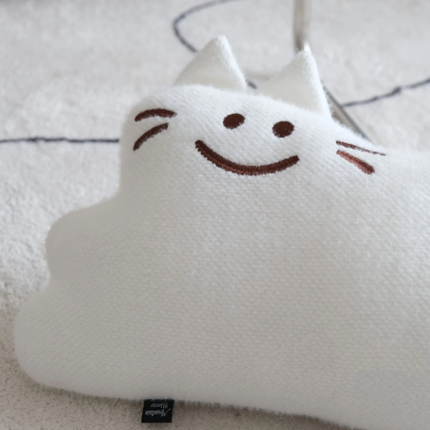 Title 4, Living room sofa pillow for cats and homestays....