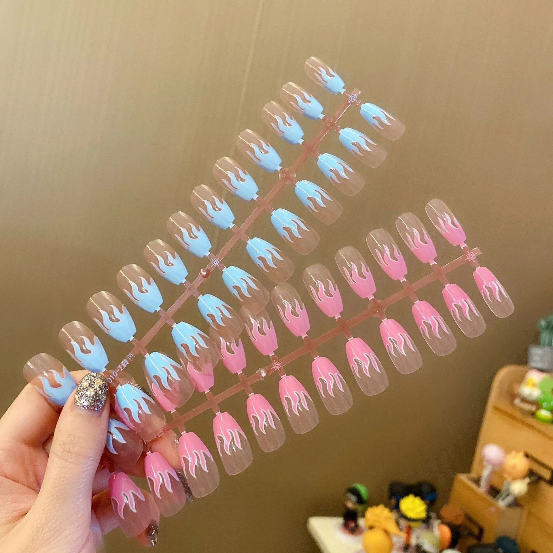 Title 4, Unhas Postiças Removíveis para Moda Feminina. U...