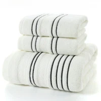 Toalha de banho de algodão puro para uso doméstico, macia e absorvente. Proporciona conforto e qualidade superior para o seu banho diário. — foto 2
