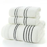 Toalha de banho de algodão puro para uso doméstico, macia e absorvente. Proporciona conforto e qualidade superior para o seu banho diário. — foto 2