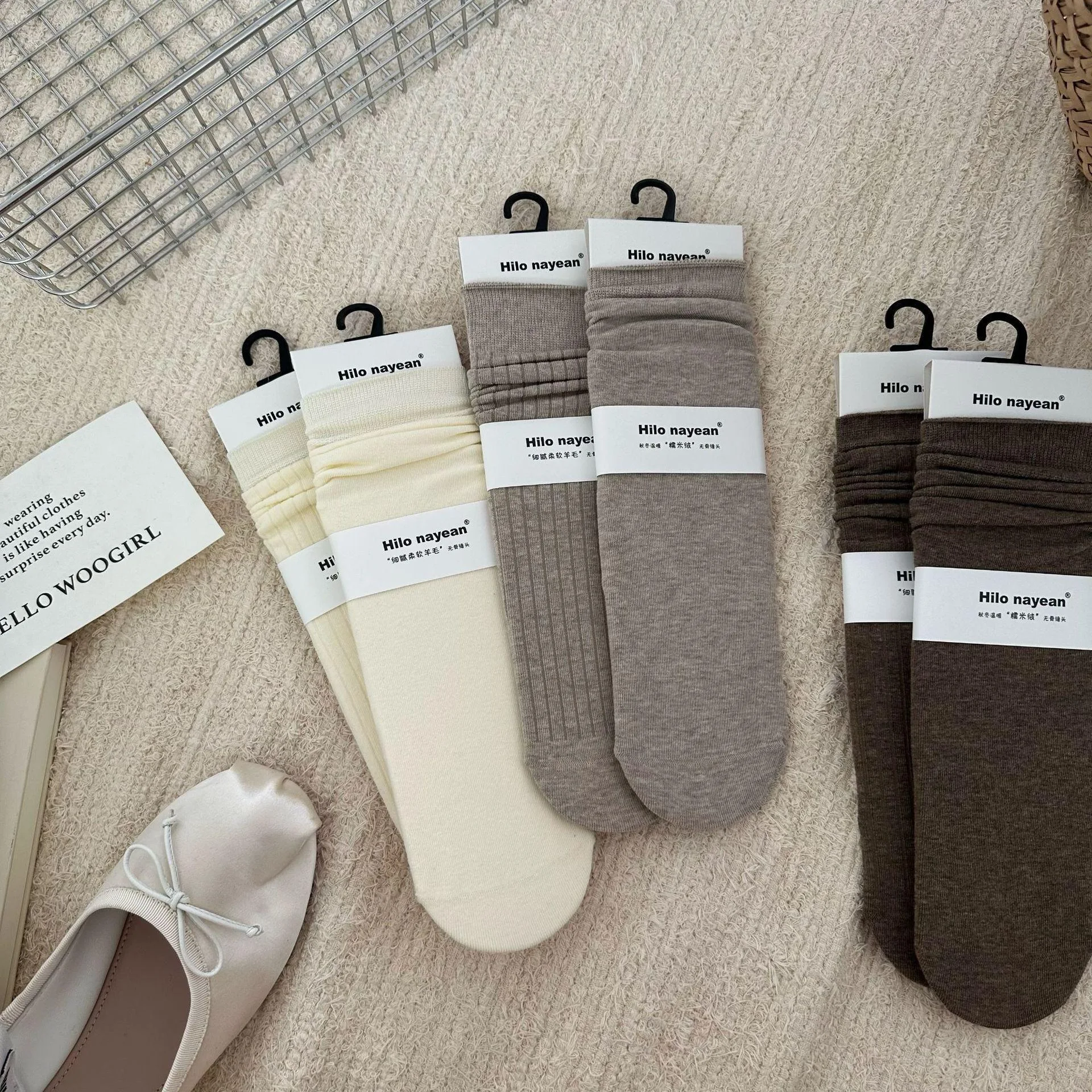 Title 16, Gentle Vertical Stripe Flat Color Spinning Sout...