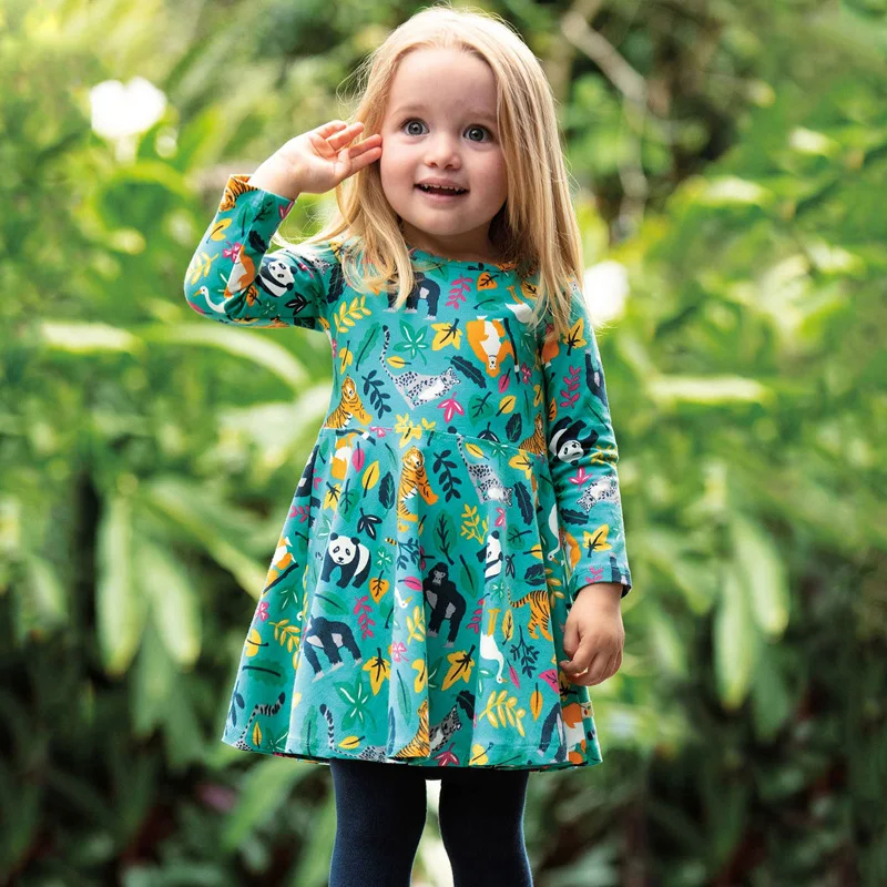 Kinderkleid mit hübschem Druck, bequem und stilvoll für Mädchen. Ideal für besondere Anlässe und den Alltag. Jetzt bestellen! — foto 3