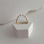 Anel de dedo indicador com pérola barroca simples. Joia elegante e natural. Perfeito para uso diário. Adicione um toque sofisticado ao seu look. — foto 8