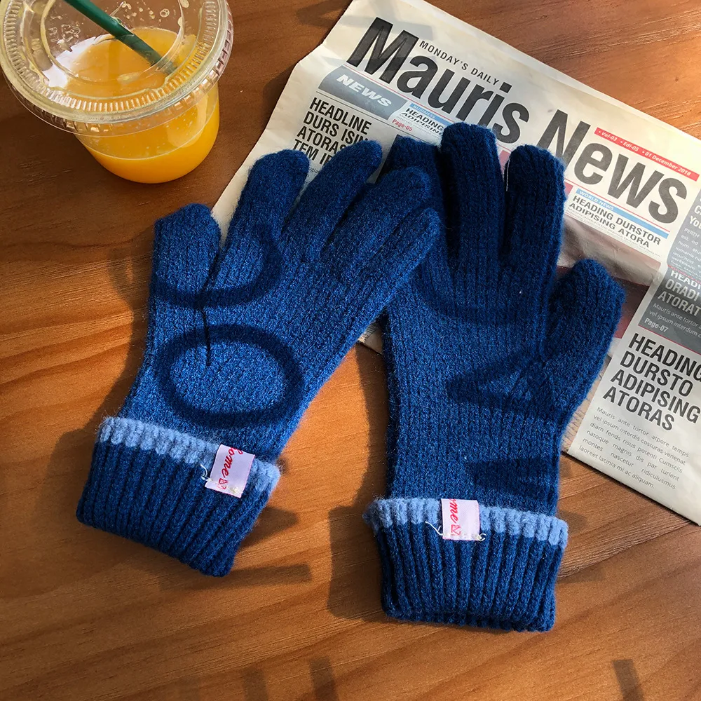 Guantes de lana de cinco dedos tejidos con contraste de color para un agarre y calidez superiores en climas fríos y un estilo único. — foto 6