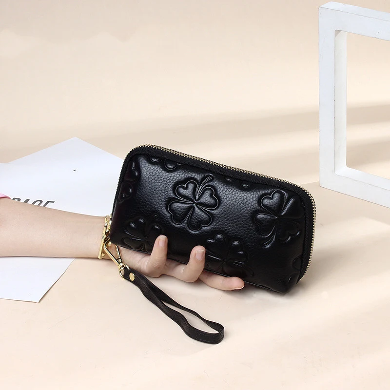 Bolsa Clutch Feminina em Couro Bovino com Camada Principal, elegante e funcional, ideal para festas, eventos e para complementar seu look com sofisticação. — foto 5