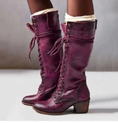 Title 2, Botas femininas novas com cadarço e salto gross...