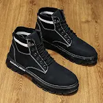Botas masculinas modernas estilo coreano calçados casuais Botas de trabalho masculinas. Conforto e estilo para um visual casual e moderno. — foto 1