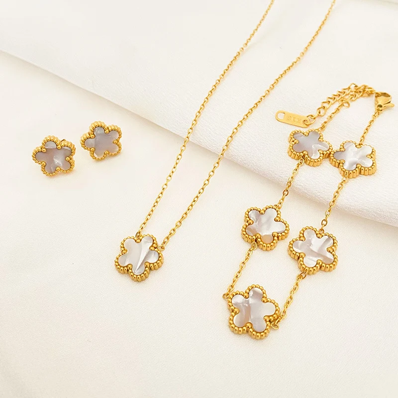 Conjunto de Colar, Brincos e Pulseira com Pingente Flor de Cinco Pétalas. Adicione um toque de elegância e sofisticação ao seu visual. — foto 7