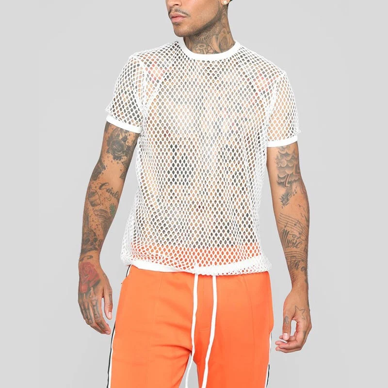 Durchsichtiges T-Shirt mit hohlen kurzen Ärmeln und Gittermuster. Perfekt für Sommer, sexy Look, leicht zu kombinieren. — foto 4