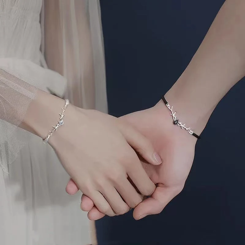 Pulseira Incolor Aniversário Amiga e Namorada Joia Elegante para Celebrar Amizade e Amor Presente Significativo e Atemporal — foto 1