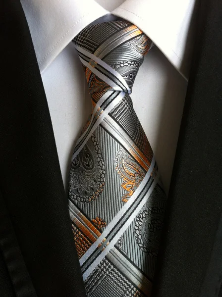 Terno masculino com gravata para um visual sofisticado. Perfeito para eventos formais, este conjunto garante elegância e um toque de classe em qualquer ocasião. — foto 67