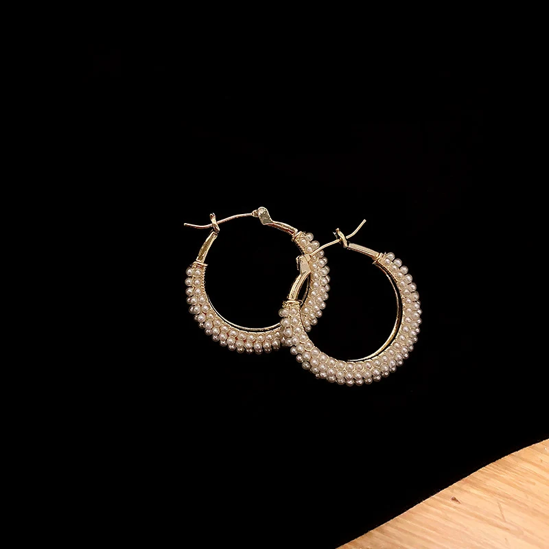 Title 1, Brincos de argola e pérola Temperament Entry Lu...