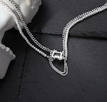Colar feminino de camada dupla com pérolas e diamantes quadrados, ideal para adicionar elegância e sofisticação a qualquer visual. — foto 13