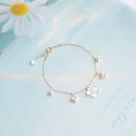 Colar de pérolas de água doce, concha borboleta branca e flor de cerejeira, ideal para um visual feminino e delicado. — foto 10