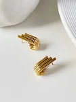 Brincos Little Wing de aço inoxidável para mulheres. Leves e duradouros, perfeitos para uso diário e ocasiões especiais, adicionando um toque de estilo. — foto 2