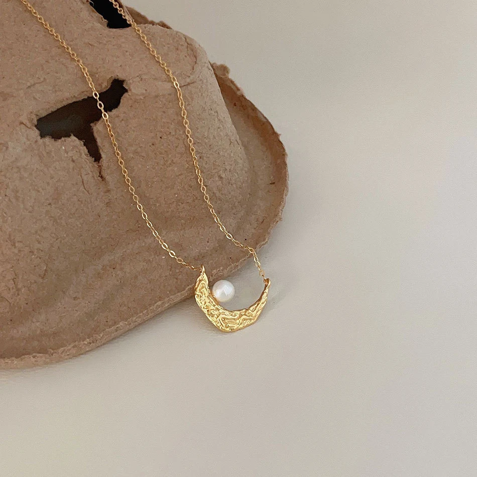 Colar Lua Crescente de Prata 925 com Pérola Elegância atemporal. Realce sua beleza com este colar deslumbrante e delicado. — foto 10