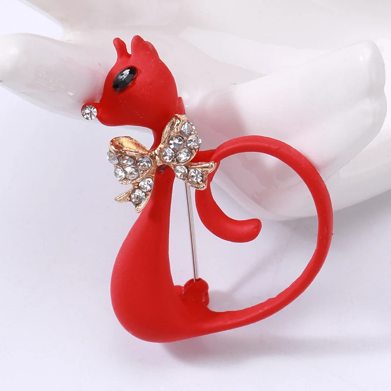 Ornamento de broche de animal de diamante de liga de desenho animado – Um acessório charmoso para adicionar brilho e personalidade às suas roupas. — foto 8