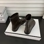 Botas vintage bico dividido com estilo britânico e visual elegante. Calçado charmoso e atraente, perfeito para um toque de classe. — foto 1