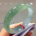 Pulseira de Jade Transparente de Gelo Hidratante Verde Claro e Verde Óleo, para uma pele radiante e com hidratação duradoura. — foto 1