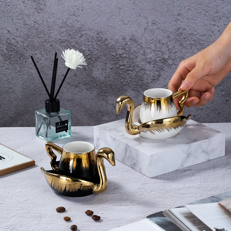 Title 8, Conjunto de Café Luxuoso Dourado em Formato de ...