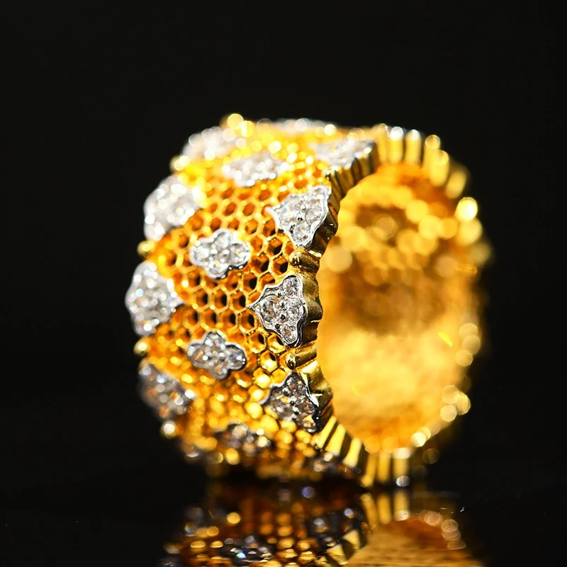Anel vintage de renda larga com diamantes. Joia feminina deslumbrante. Um toque de elegância e sofisticação para o seu visual. — foto 1
