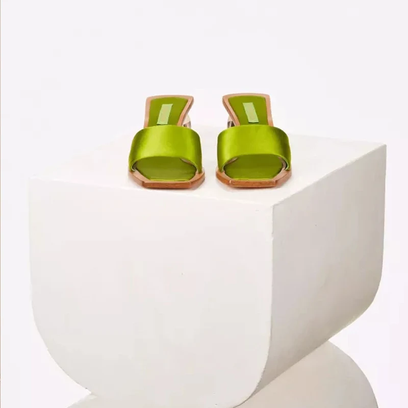 Disfruta del verano con las chanclas Retro Wild Seaside Holiday. Comodidad playera y estilo vintage. Perfectas para tus vacaciones junto al mar. — foto 1