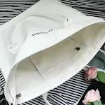 Minimalistische schoudertas van canvas met letters, stijlvol en ruim voor dagelijks gebruik, ideaal voor werk, school of vrije tijd. — foto 7