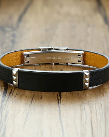 Pulseira de couro dobrada de aço inoxidável para homens, elegante e durável. Design moderno e resistente, ideal para uso diário.