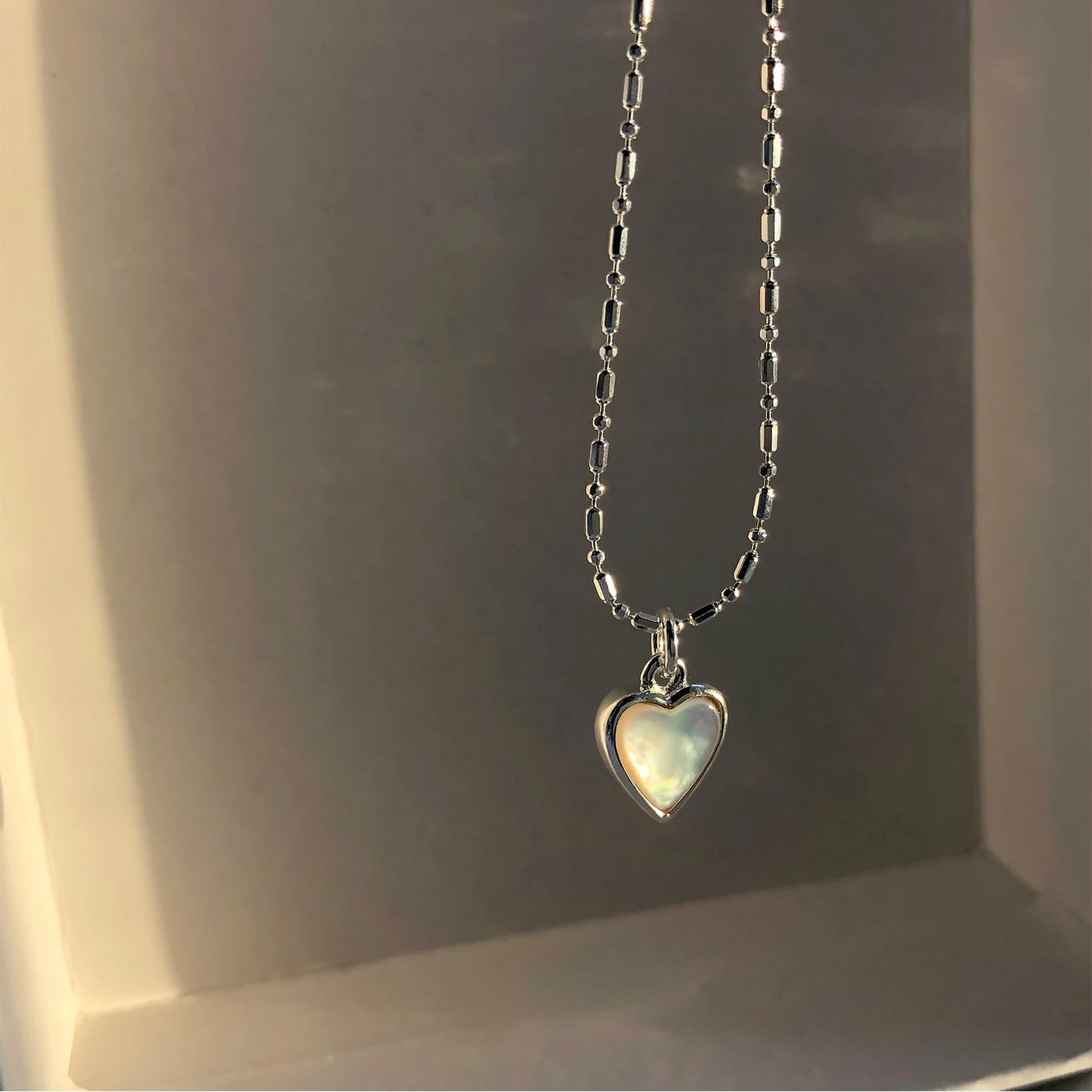 Colar de Coração de Prata 925 Simples e Sofisticado. Um presente perfeito para demonstrar amor com elegância e brilho sutil. — foto 9