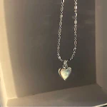 Colar de Coração de Prata 925 Simples e Sofisticado. Um presente perfeito para demonstrar amor com elegância e brilho sutil. — foto 9