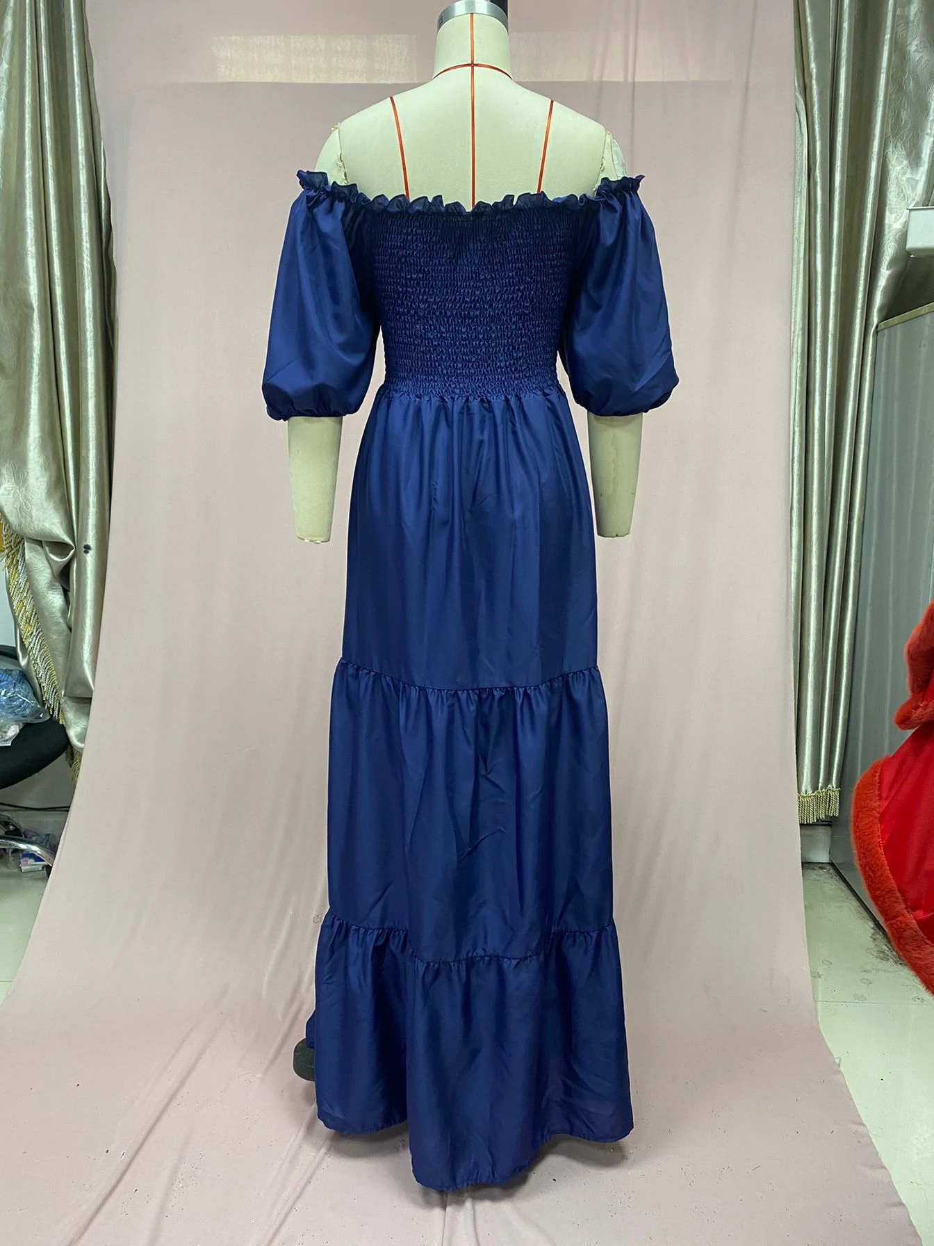 Title 2, European and American style dress, off-shoulder...