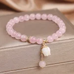 Pulseira Summer Sweet Étnica com Pingente de Lótus de Jade Branco Charme Étnico para o Verão Elegância e Estilo Sofisticado em um Acessório — foto 9
