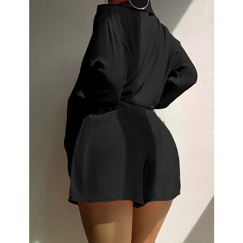 Conjunto de camisa e shorts femininos de cor sólida. Moda versátil para um visual casual ou sofisticado. Conforto e estilo combinados em um só conjunto. — foto 1