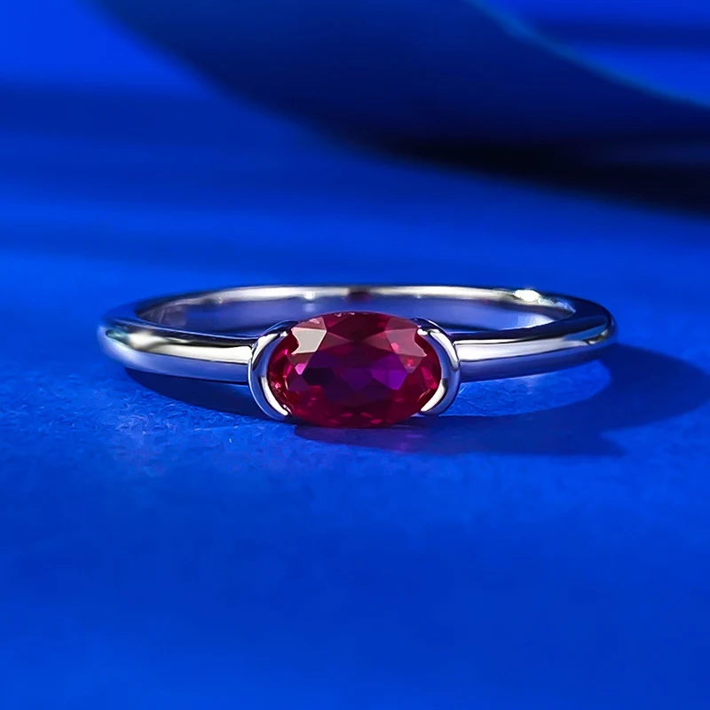 Anel de moda prata com diamante artificial vermelho, azul e branco. Elegância e estilo para realçar seus looks. — foto 8