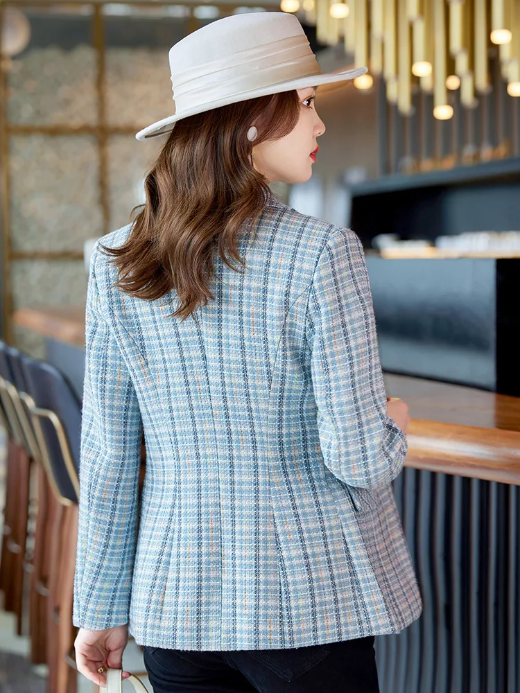 Title 3, Womens Plaid Suit Coat A stylish plaid suit co...