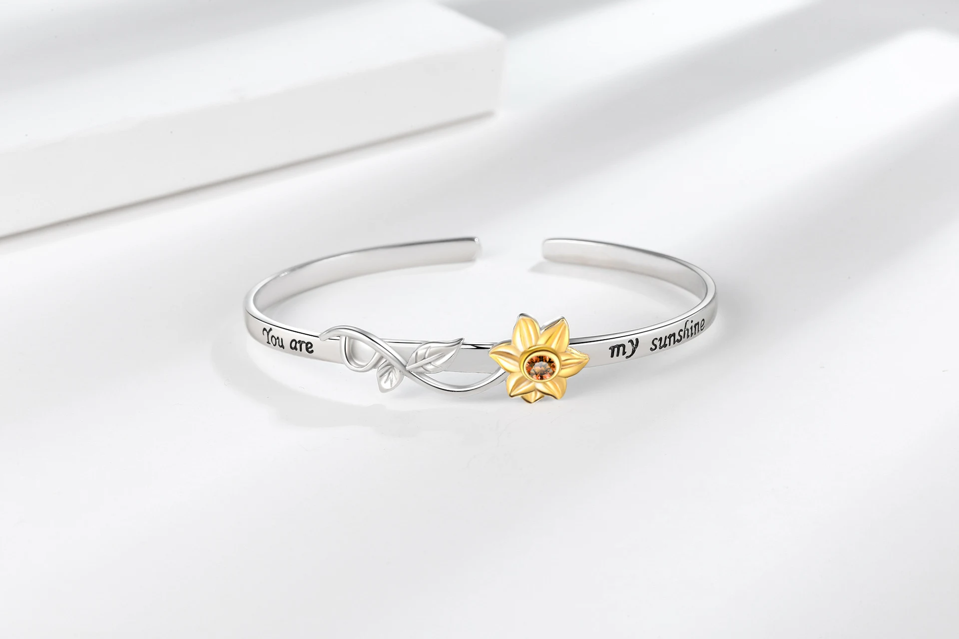 Pulseira feminina de moda, popular e versátil, que combina com tudo. O acessório perfeito para realçar seu estilo e completar qualquer look feminino. — foto 4