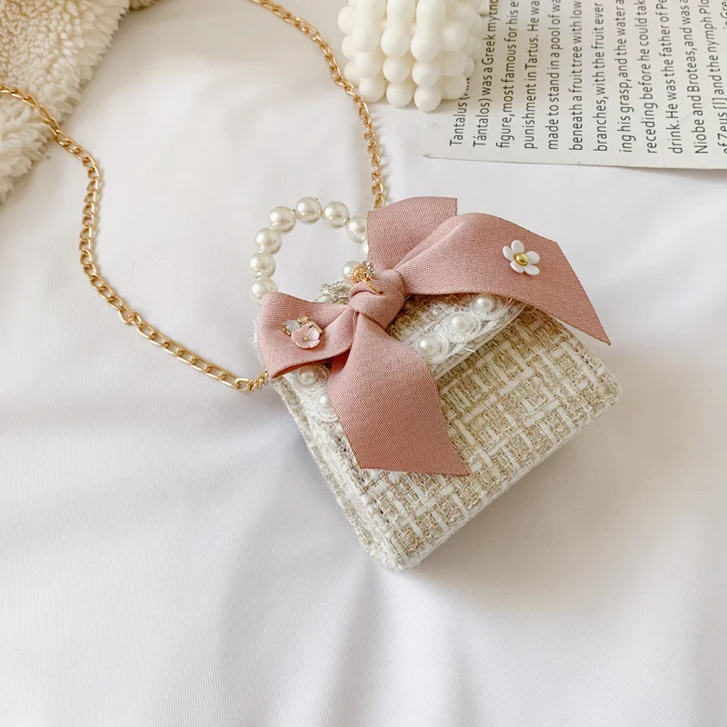 Bolso de hombro con cadena, pequeño y de moda, con delicadas flores y encanto, perfecto para accesorios y fragancias. ¡Luce adorable! — foto 1