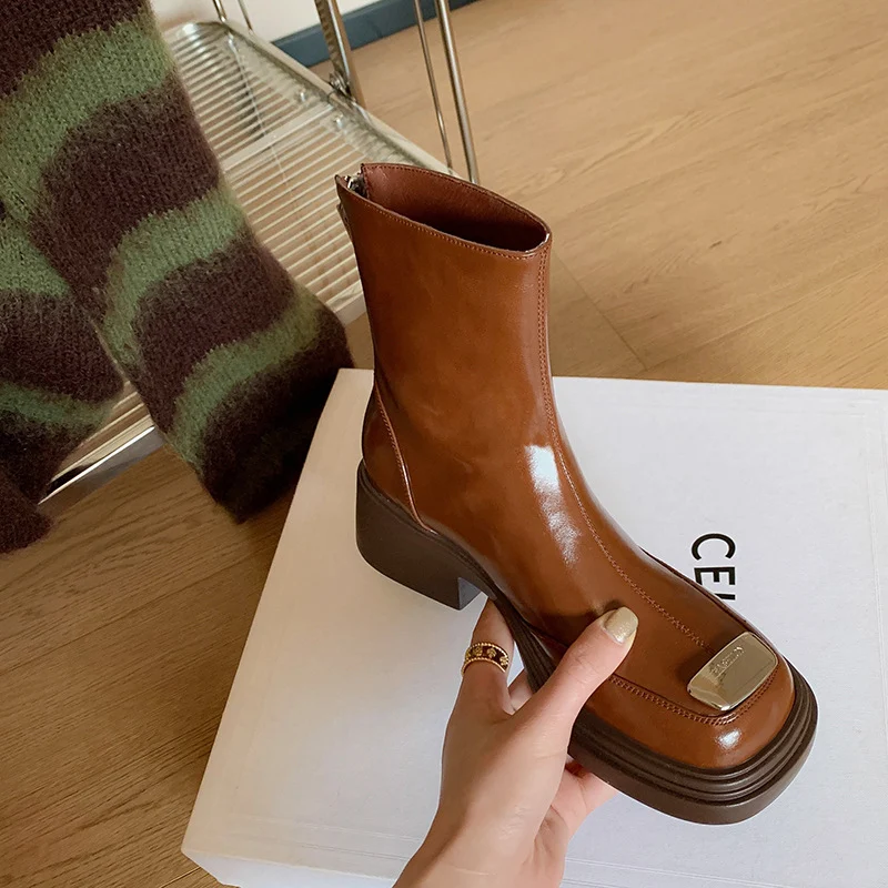 Title 2, Botas femininas de salto grosso vintage com bic...