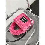 Bolsa de Corrente de Pelúcia Premium Moda Feminina. Leve seus itens com estilo e sofisticação. Uma bolsa macia e elegante para mulheres modernas. — foto 7