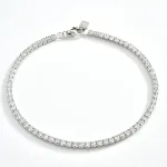 Pulseira Entry Lux Style S925 em prata esterlina com corrente de garra de diamante. Elegância, brilho e presente ideal para ela. — foto 2