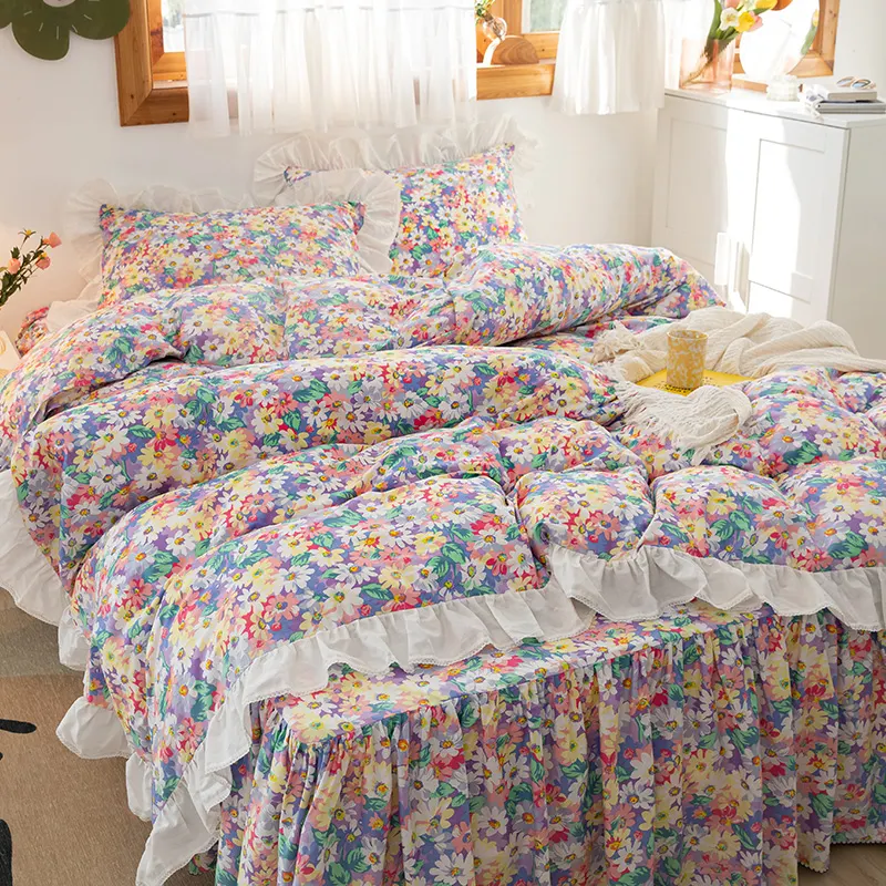 Jogo de saia de cama floral pequena estilo coreano com quatro peças. Decore seu quarto e desfrute de um ambiente charmoso e aconchegante. — foto 5