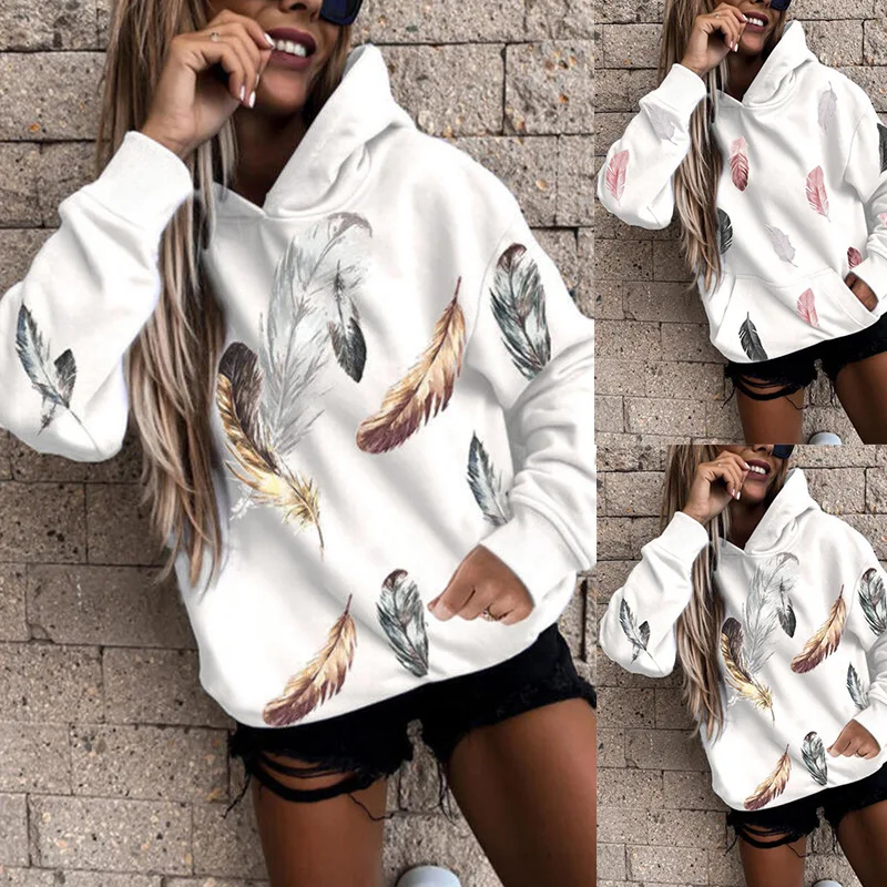 Moletom feminino solto com estampa de penas e mangas compridas, ideal para um look casual e confortável. Perfeito para o dia a dia. — foto 4