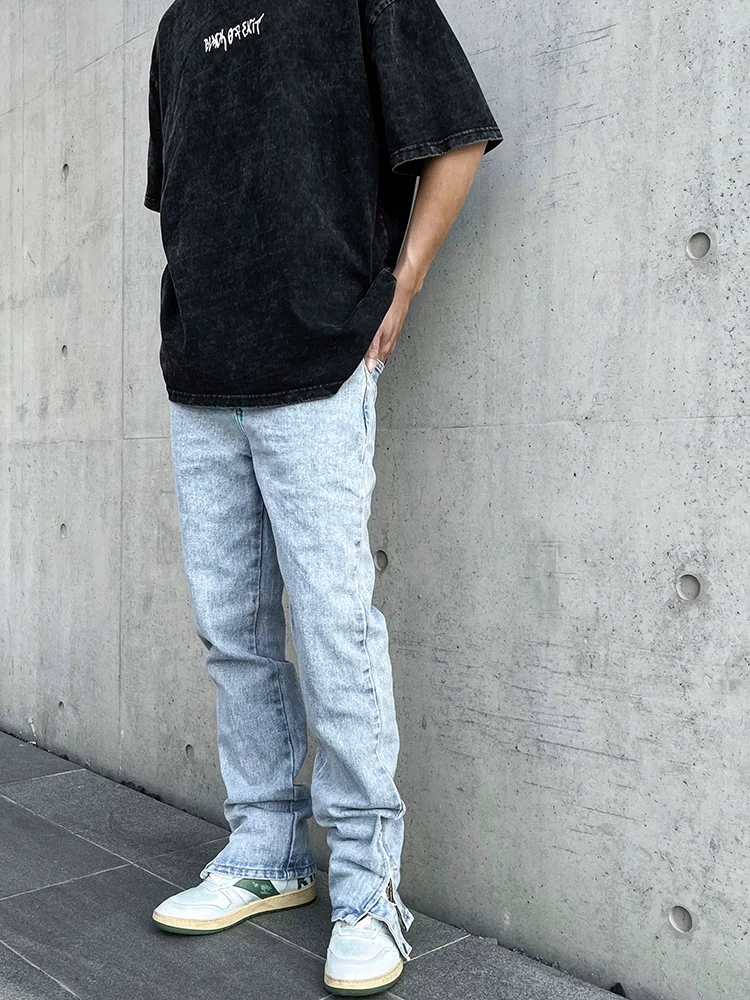 Jeans retos azuis nostálgicos com zíper e botão, estilo retrô, oferecem conforto e um visual clássico para um look casual e estiloso. — foto 4