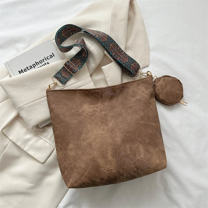Large Capacity Fashion Vintage Wide Shoulder Strap Shoulder Bag – Stylish and spacious, perfect for everyday use and car — photo 22