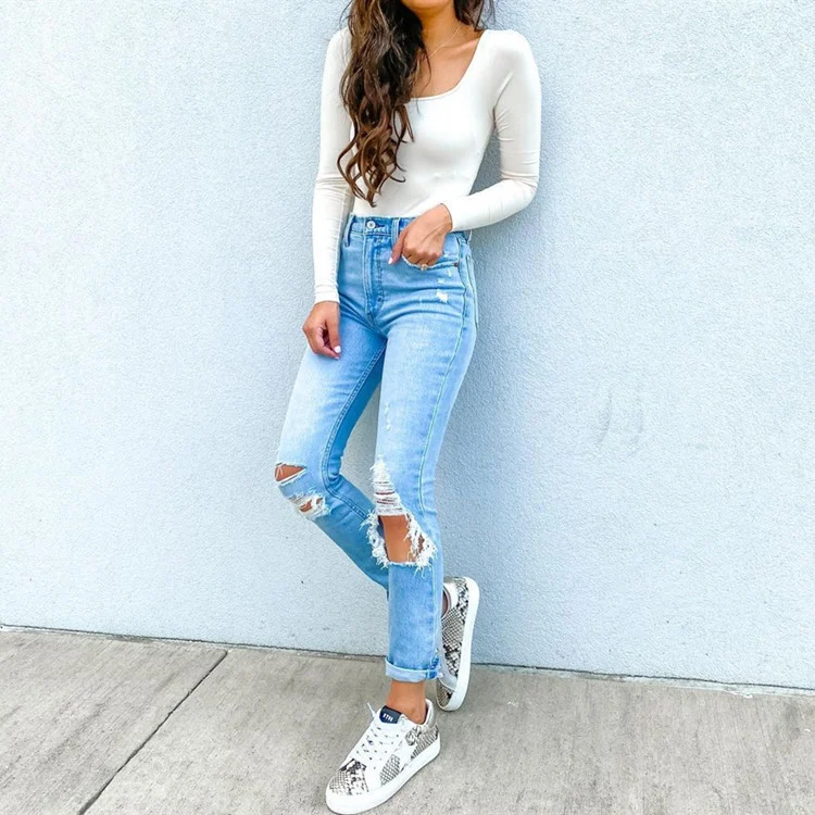 High-Waisted White Washed Jeans for women. Stylish and comfortable fit, perfect for everyday wear, versatile, flattering — photo 3